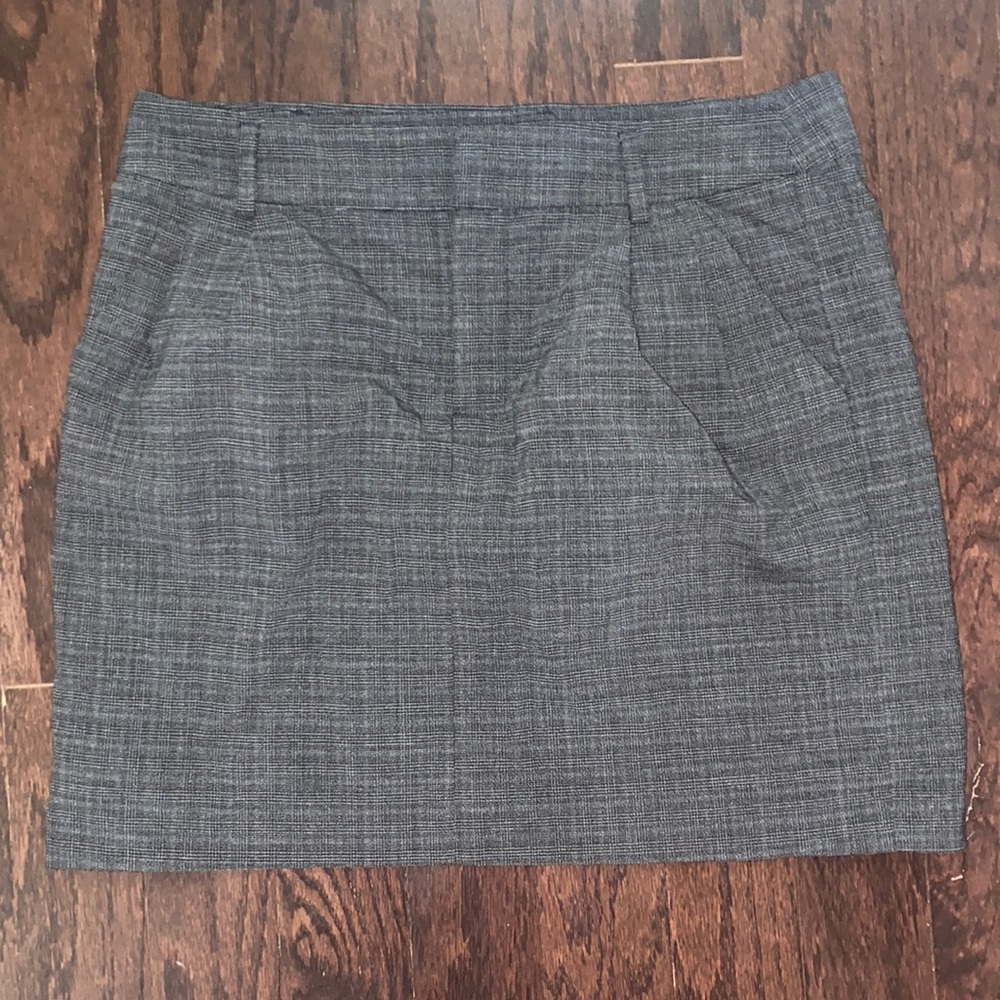 Gap skirt